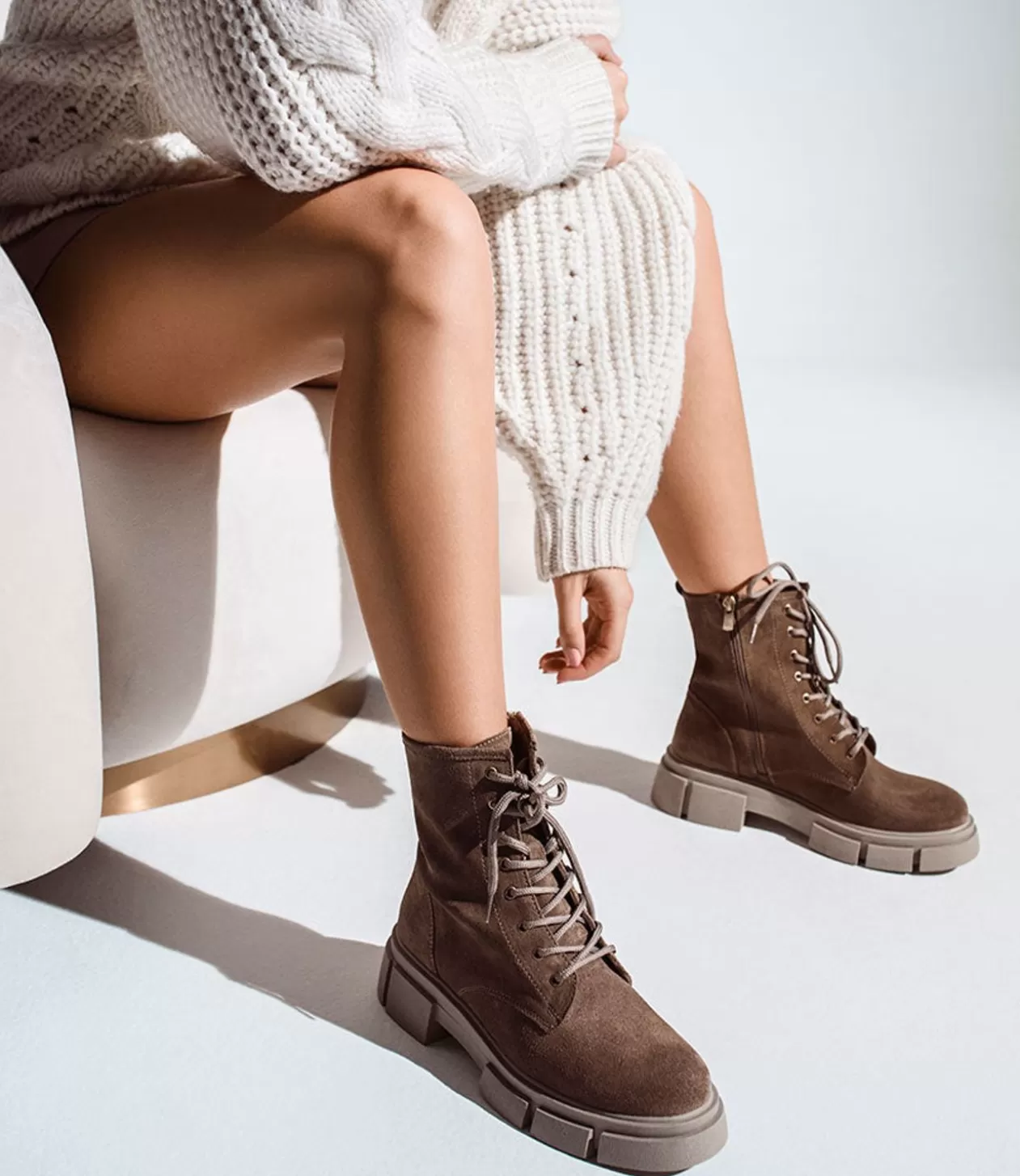 Edward Meller Ankle Boots<Wolfe Lace Up Boot On Chunky Sole In Beige Suede