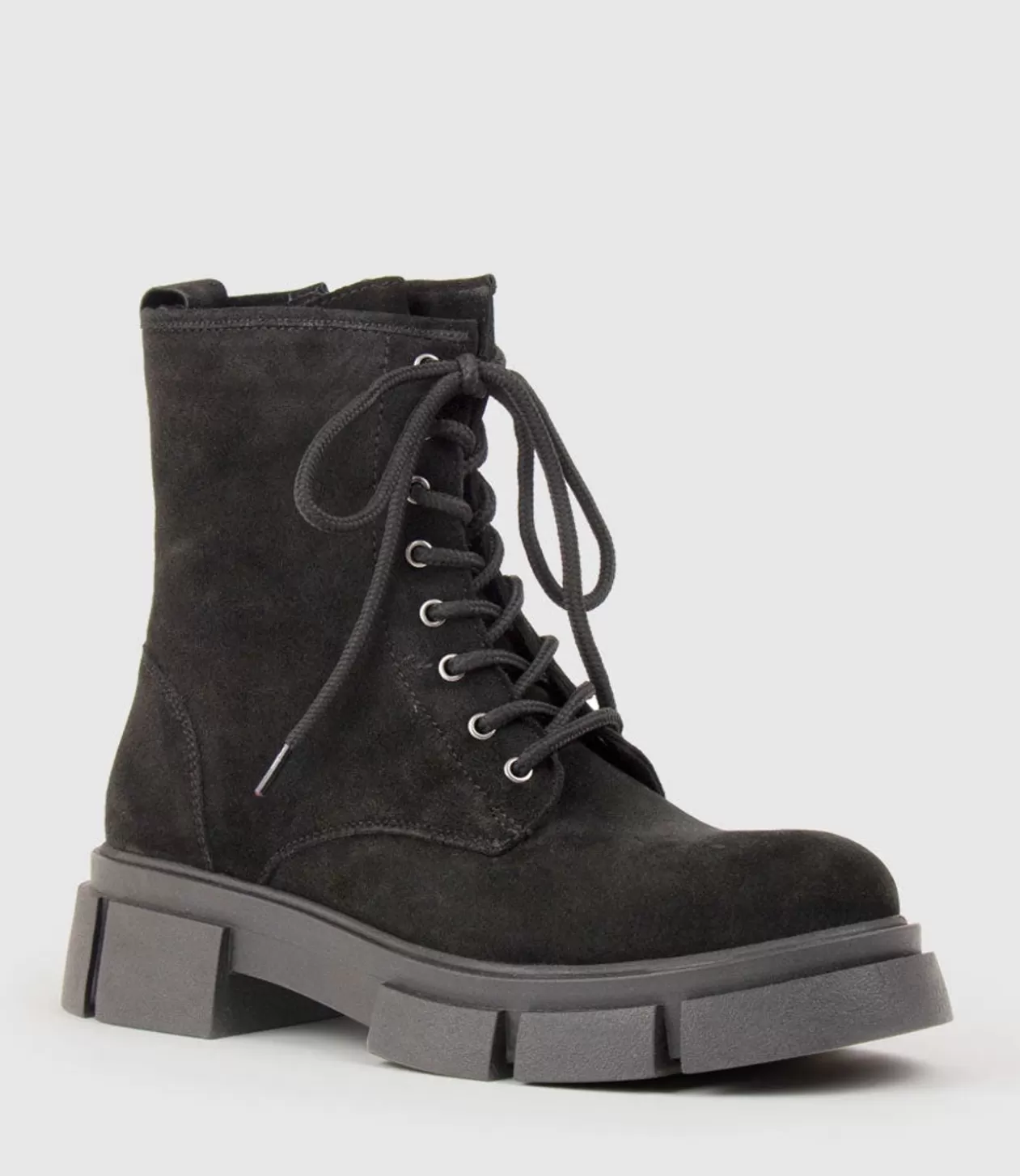 Edward Meller Ankle Boots<Wolfe Lace Up Boot On Chunky Sole In Black Suede